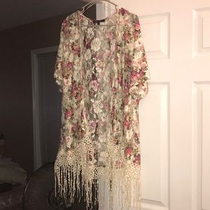 Floral/lace Fringe Kimono. Size XL. NWOT.